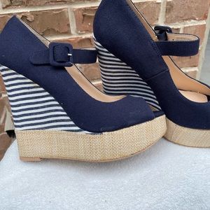 NWT Forever 21 Blue Navy Wedges Size 10